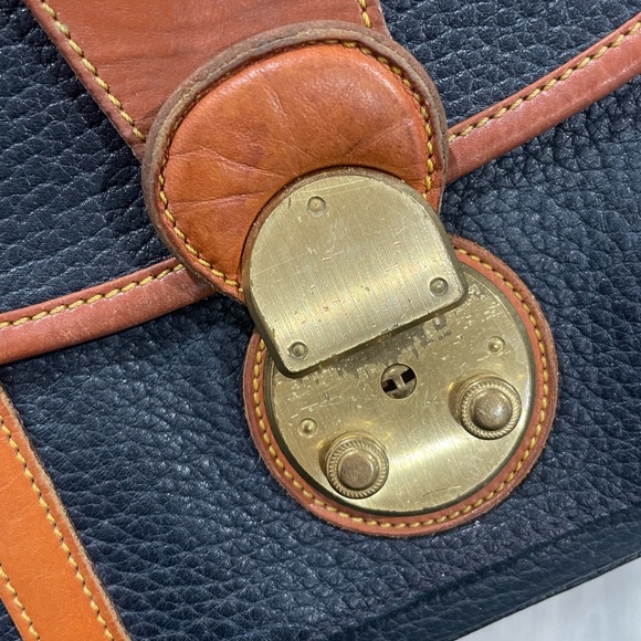 Vintage Dooney & Bourke Medium Lockhart Flap Bag Navy with British Tan Trim - Picture 3 of 10